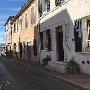 Du Marin Sur Port De La Ciotat